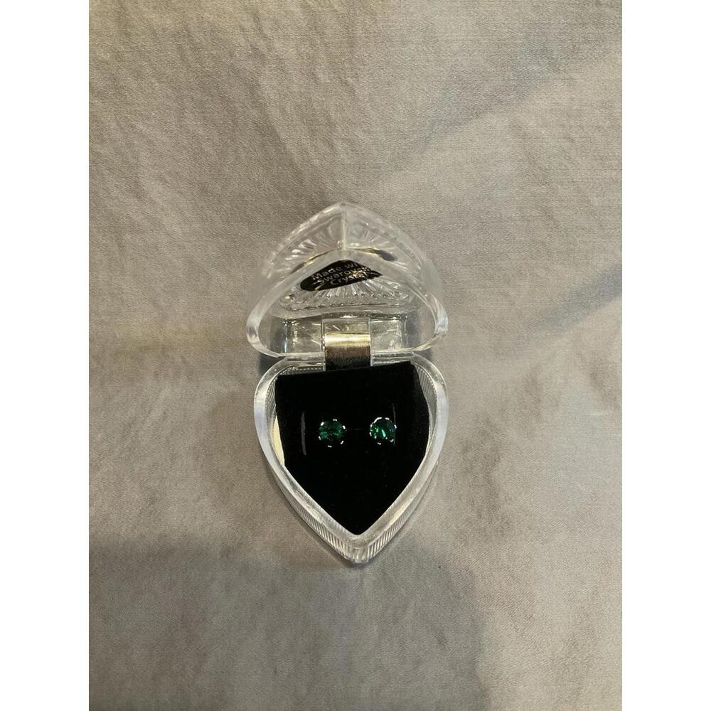 NWOT MEDIUM Green Stud Earrings Made with Swarovski Crystal in Heart Box  #1325